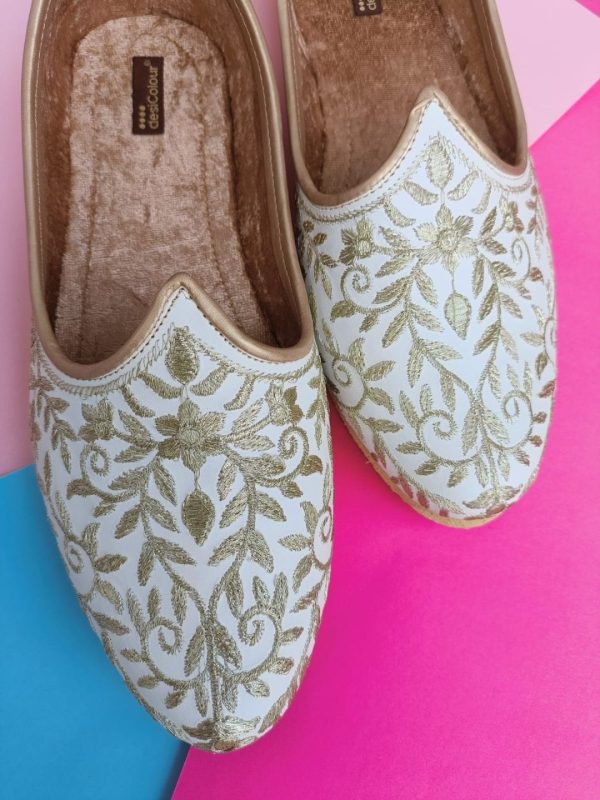 DESI COLOUR Men Embroidered Slip-On Ethnic Mojaris For Sale