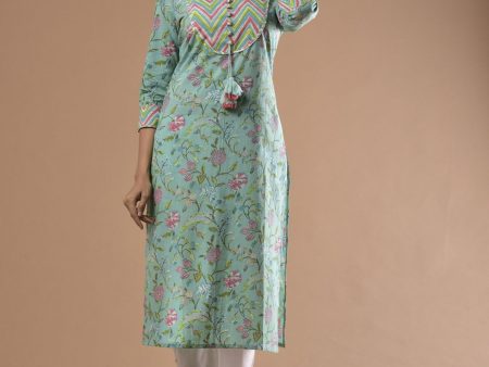 Swasti Women Green Floral Printed Keyhole Neck Thread Work Floral Kurta Online