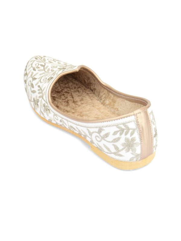 DESI COLOUR Men Embroidered Slip-On Ethnic Mojaris For Sale