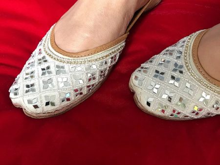 DESI COLOUR Women White Ethnic Mojaris Flats Hot on Sale